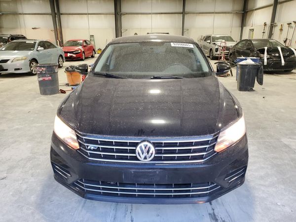 2018 VOLKSWAGEN PASSAT S, R-Line