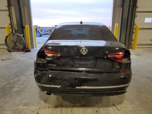 2018 VOLKSWAGEN PASSAT S, R-Line