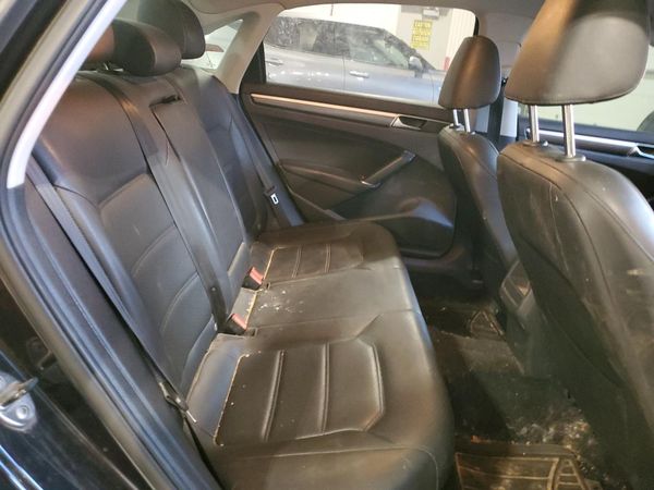 2018 VOLKSWAGEN PASSAT S, R-Line