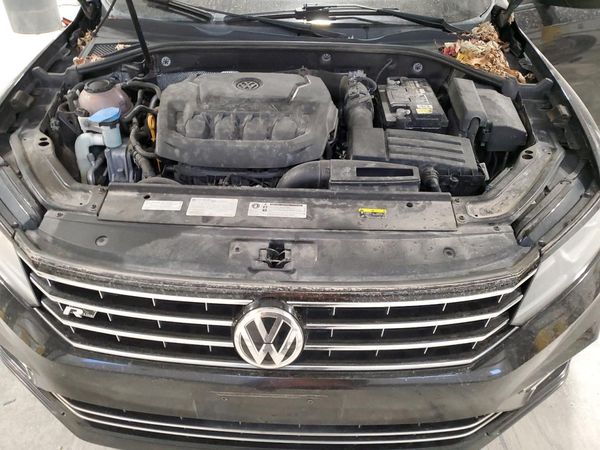 2018 VOLKSWAGEN PASSAT S, R-Line