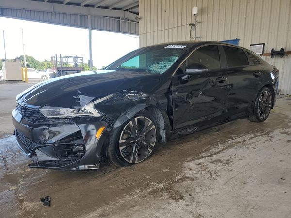 2022 KIA K5 GT-Line — Front 3/4