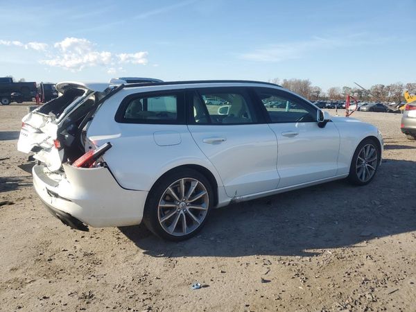 2020 VOLVO V60