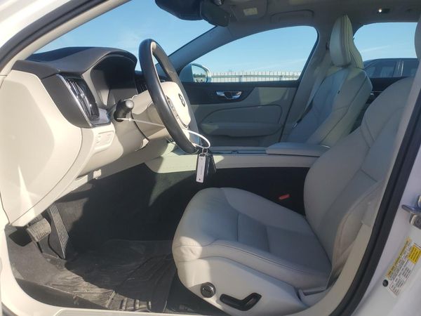 2020 VOLVO V60