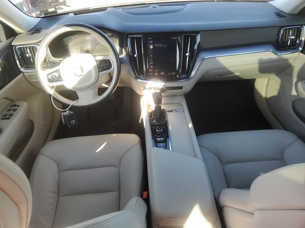 2020 VOLVO V60