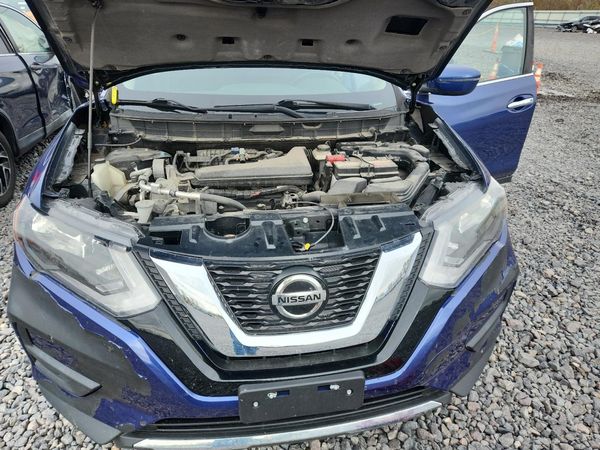 2019 NISSAN ROGUE — Engine bay
