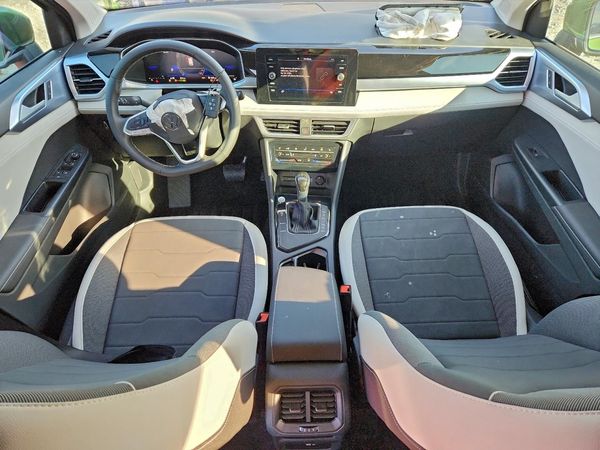 2025 VOLKSWAGEN TAOS
