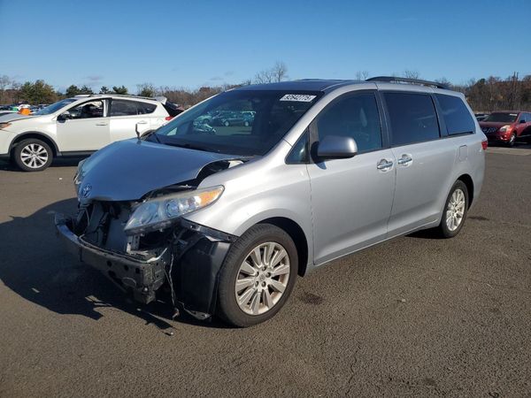 2015 TOYOTA SIENNA