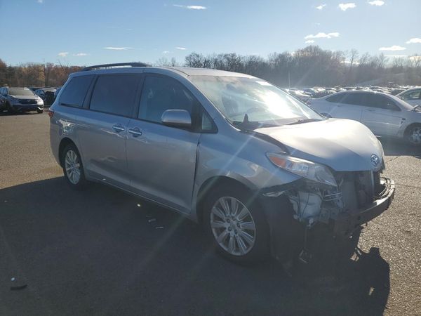 2015 TOYOTA SIENNA