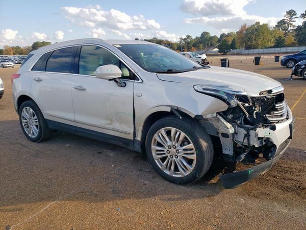 2017 CADILLAC XT5