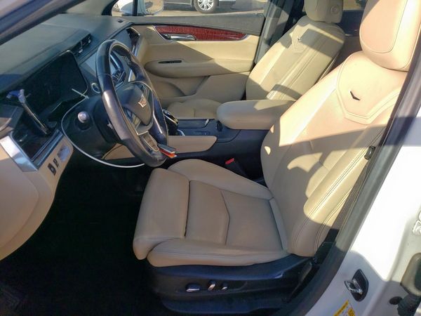2017 CADILLAC XT5