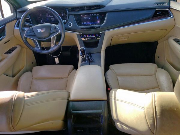 2017 CADILLAC XT5