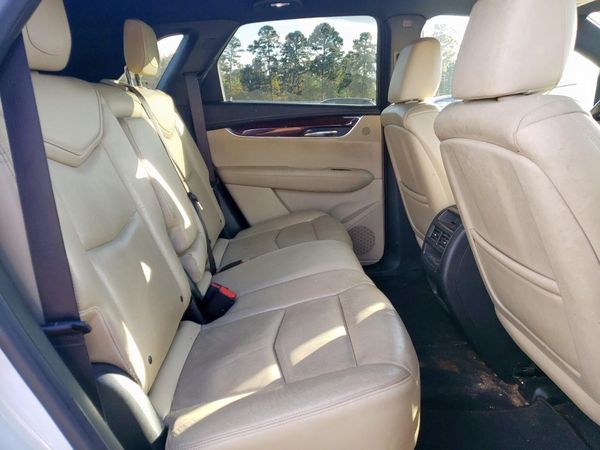 2017 CADILLAC XT5