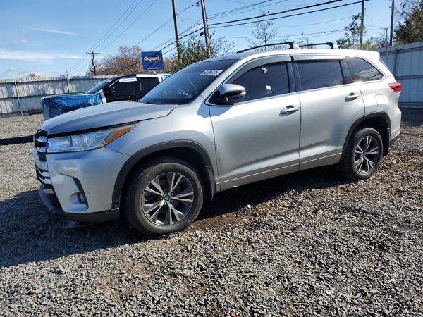 2017 TOYOTA HIGHLANDER LE/LE Plus