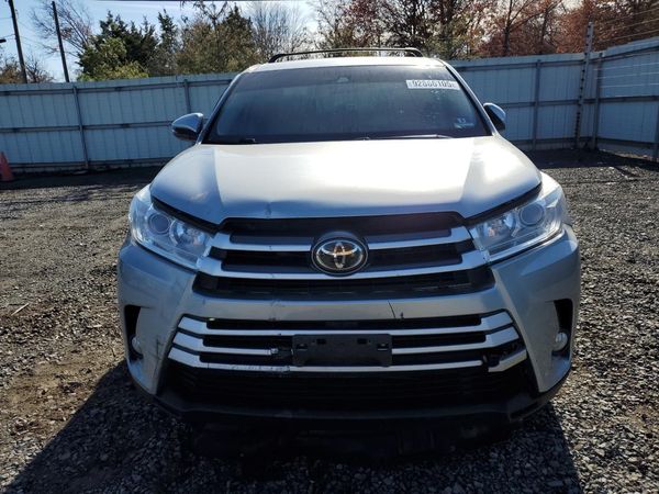 2017 TOYOTA HIGHLANDER LE/LE Plus