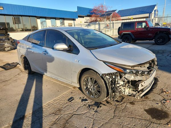 2017 TOYOTA PRIUS Three/Four/Four Adv — Passenger 3/4