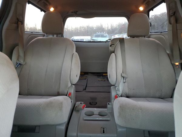 2013 TOYOTA SIENNA