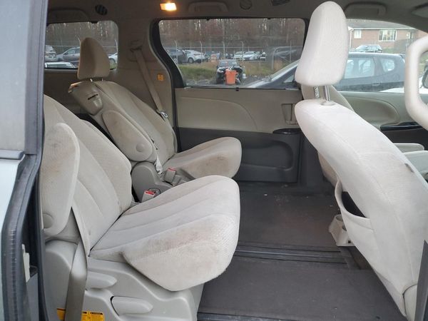 2013 TOYOTA SIENNA