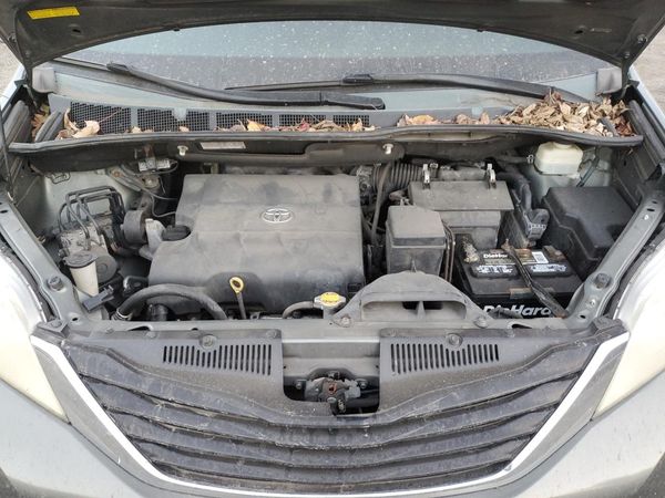 2013 TOYOTA SIENNA