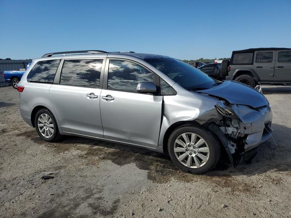 2017 TOYOTA SIENNA — Passenger 3/4