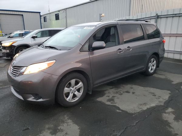 2017 TOYOTA SIENNA