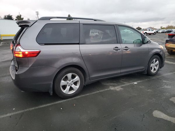 2017 TOYOTA SIENNA