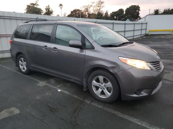 2017 TOYOTA SIENNA
