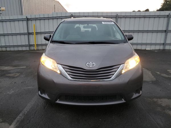 2017 TOYOTA SIENNA