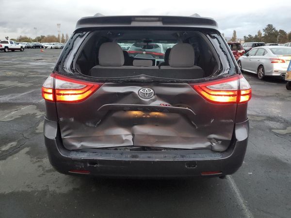 2017 TOYOTA SIENNA