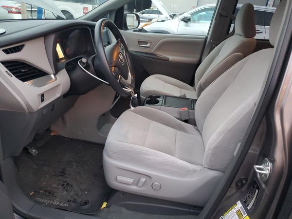 2017 TOYOTA SIENNA