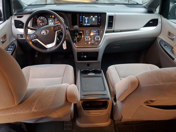 2017 TOYOTA SIENNA