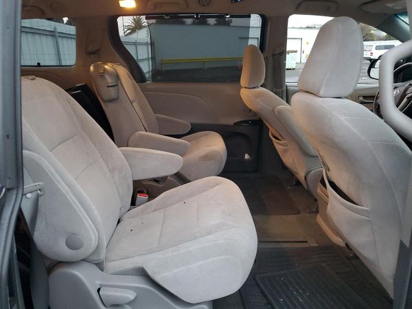 2017 TOYOTA SIENNA
