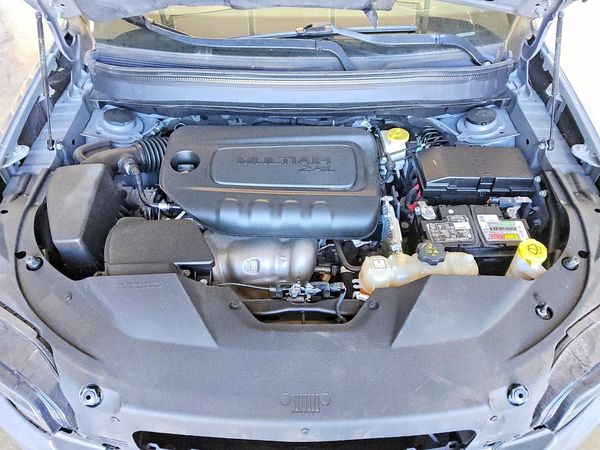 2020 JEEP GRAND CHER Limited — Engine bay