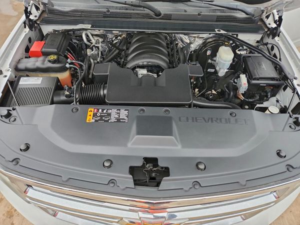 2018 CHEVROLET SUBURBAN Premier — Engine bay