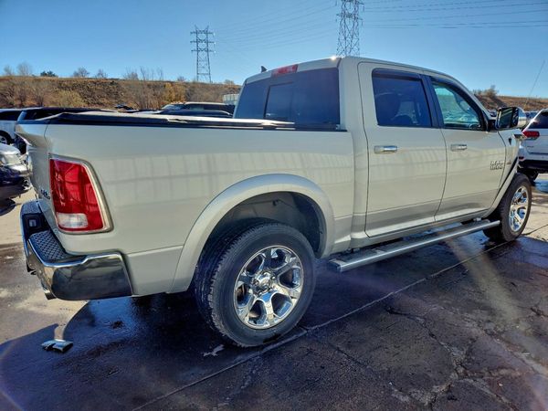 2016 RAM 1500 LARAMIE CREW CAB 4X4