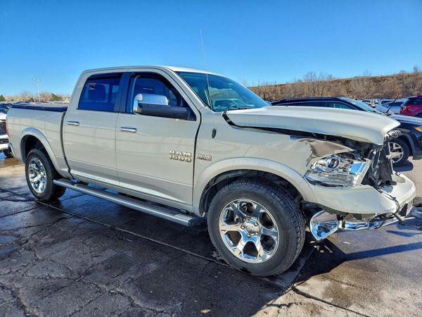 2016 RAM 1500 LARAMIE CREW CAB 4X4