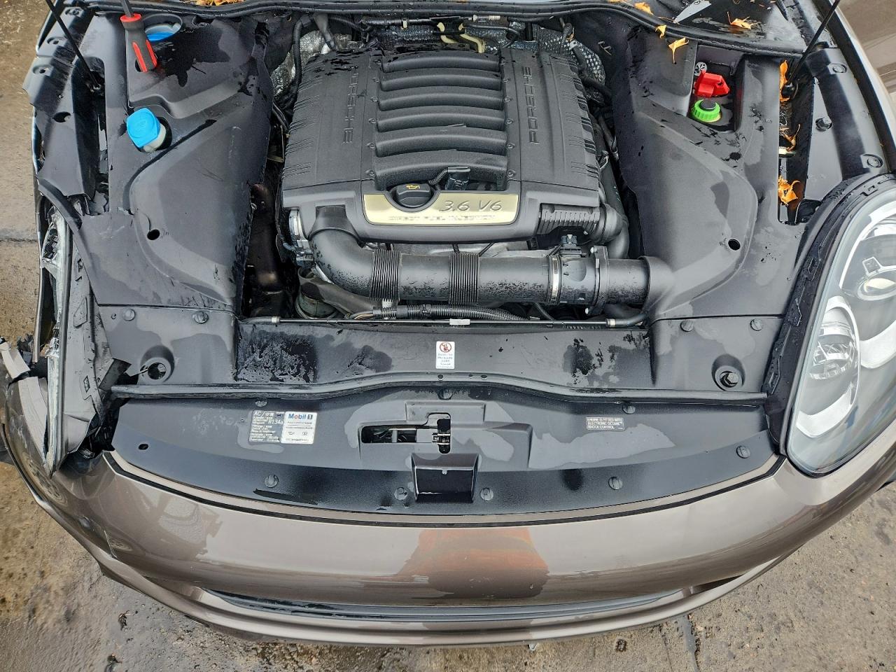 2016 PORSCHE CAYENNE