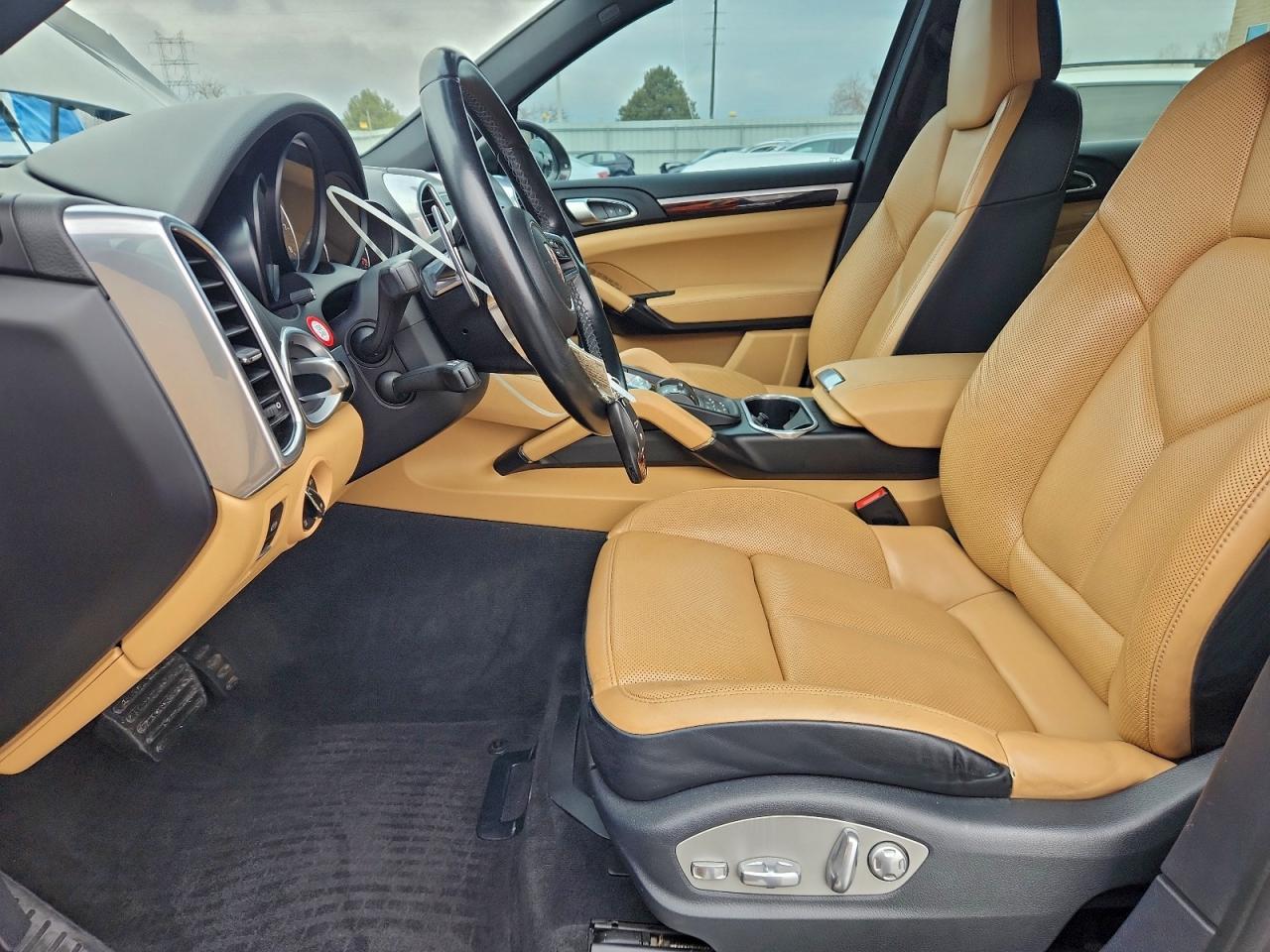2016 PORSCHE CAYENNE