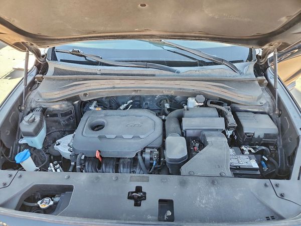 2020 HYUNDAI SANTA FE SEL — Engine bay
