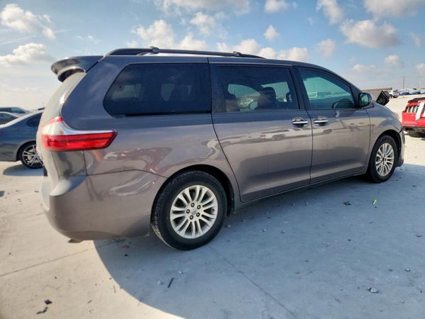 2016 TOYOTA SIENNA