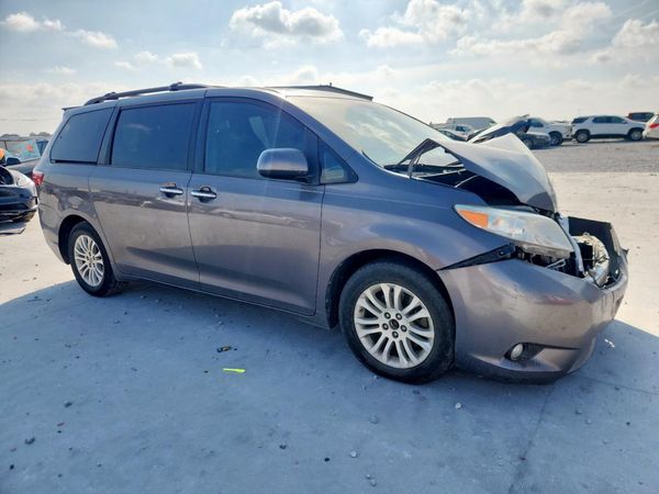 2016 TOYOTA SIENNA