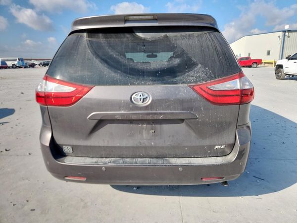 2016 TOYOTA SIENNA