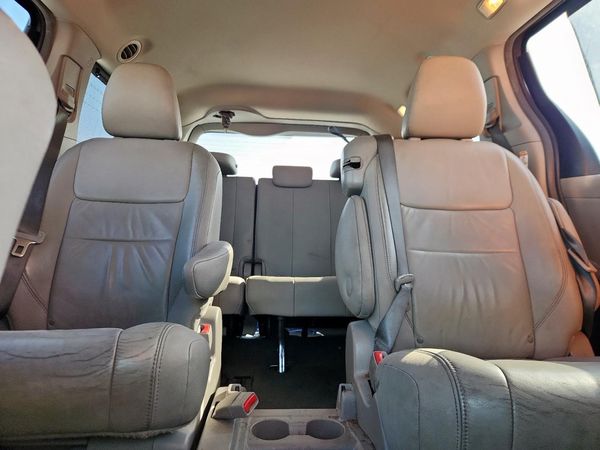 2016 TOYOTA SIENNA
