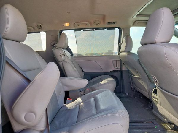 2016 TOYOTA SIENNA