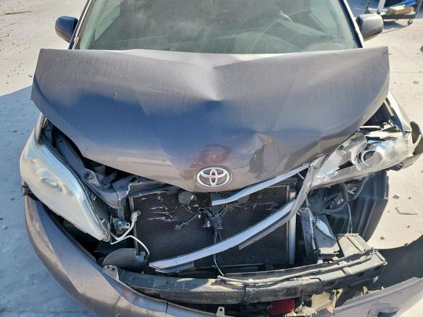 2016 TOYOTA SIENNA