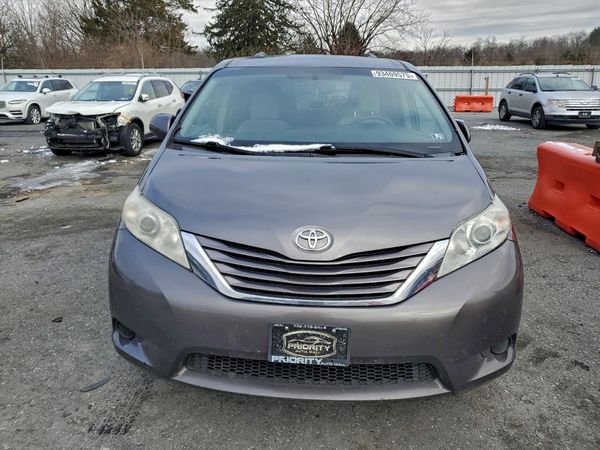 2017 TOYOTA SIENNA