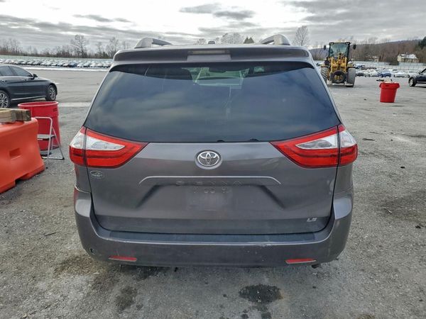 2017 TOYOTA SIENNA
