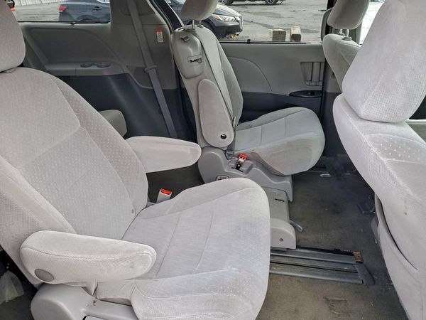 2017 TOYOTA SIENNA