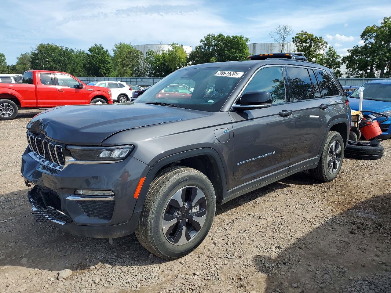 2024 JEEP GRAND CHEROKEE Limited 4XE — Front 3/4