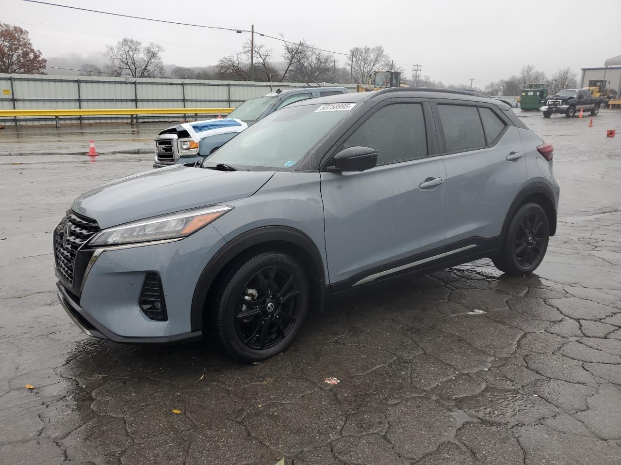 2021 NISSAN KICKS