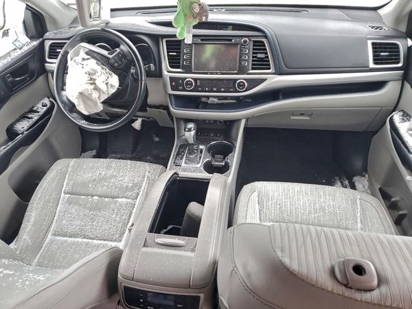 2018 TOYOTA HIGHLANDER LE/LE Plus